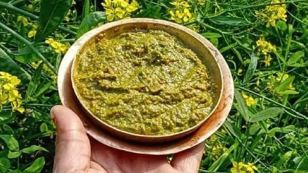 A rustic bowl of bhaang chutney with roasted hemp seeds, green chilies, garlic, and fresh coriander, served alongside traditional Pahadi dishes.